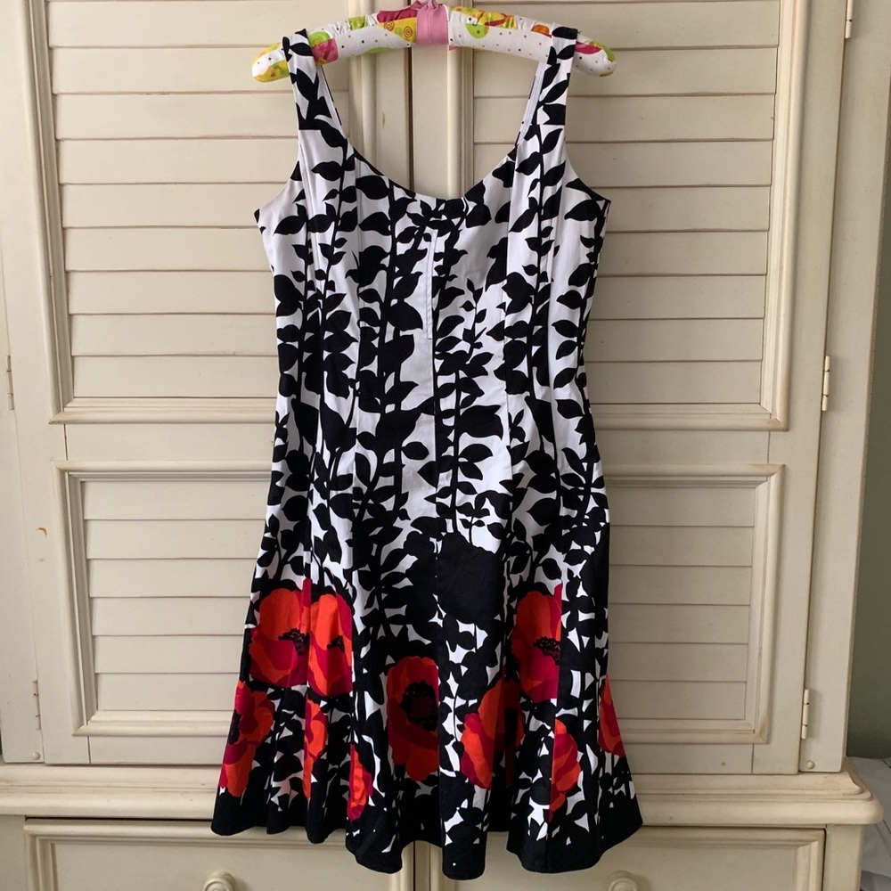 Cute ‘boned’ bodice, full skirt dress